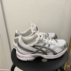 ASICS Women's White and Gray Gel 1130